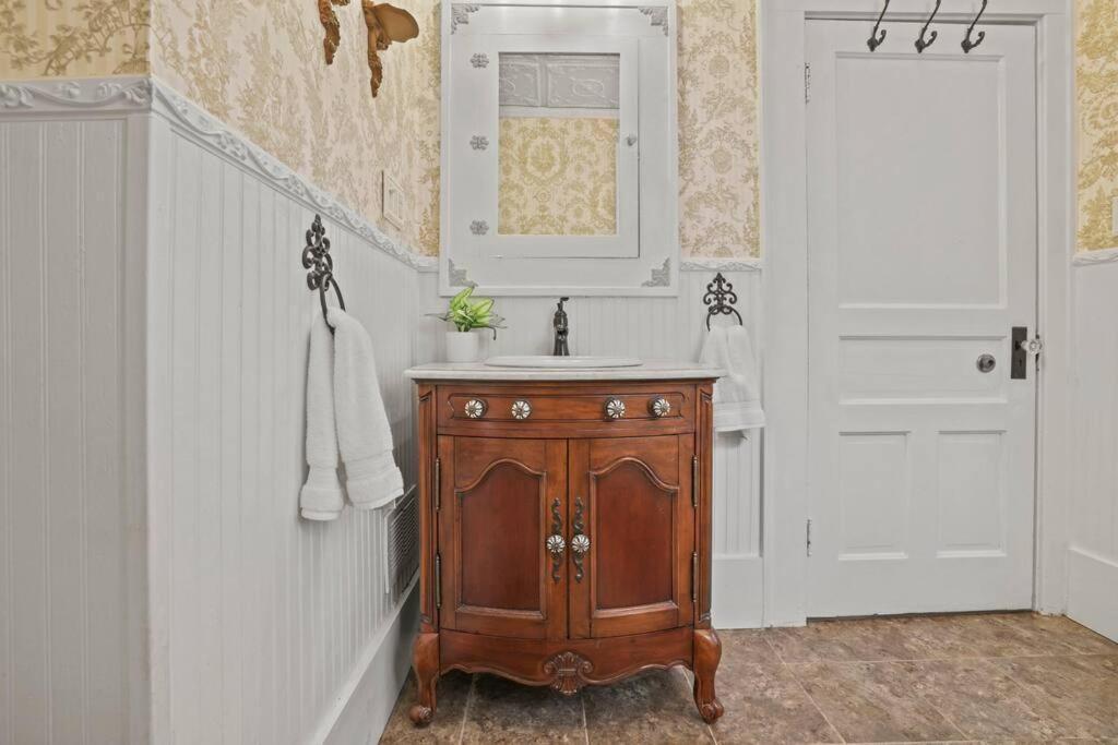 Charming Victorian Home - 2 Minutes To Downtown Lancaster Ngoại thất bức ảnh