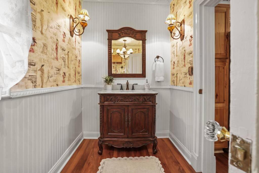 Charming Victorian Home - 2 Minutes To Downtown Lancaster Ngoại thất bức ảnh