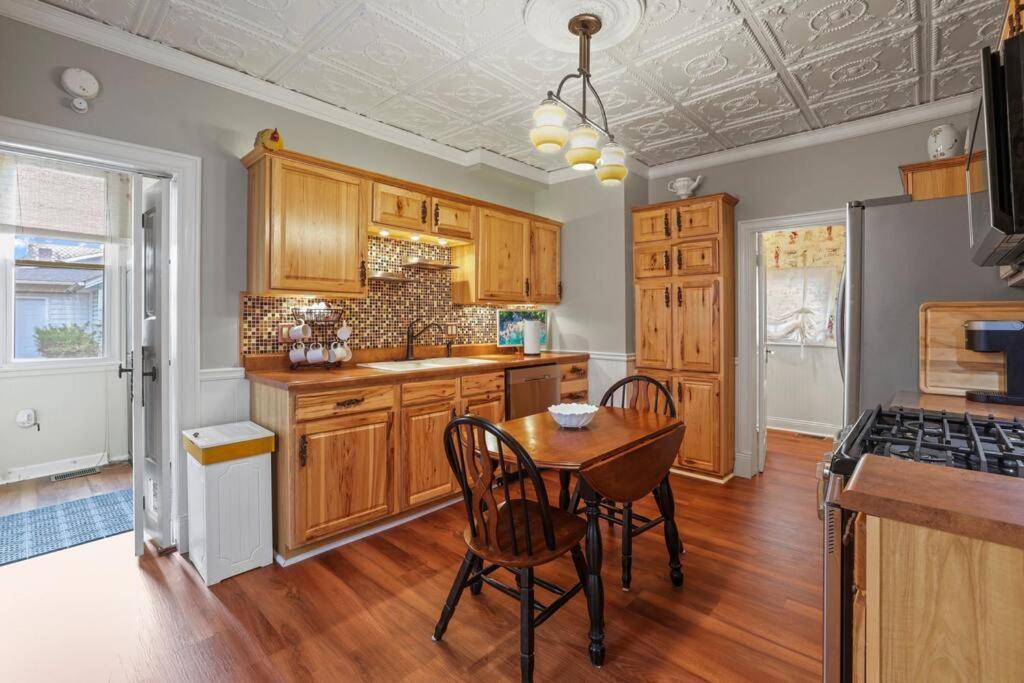 Charming Victorian Home - 2 Minutes To Downtown Lancaster Ngoại thất bức ảnh